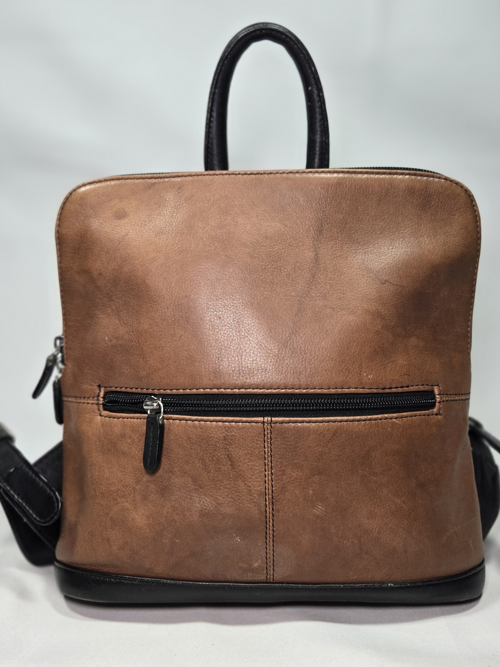 ili New York Adjustable Strap Leather Backpack Bag Toffee & Black Travel Luxury